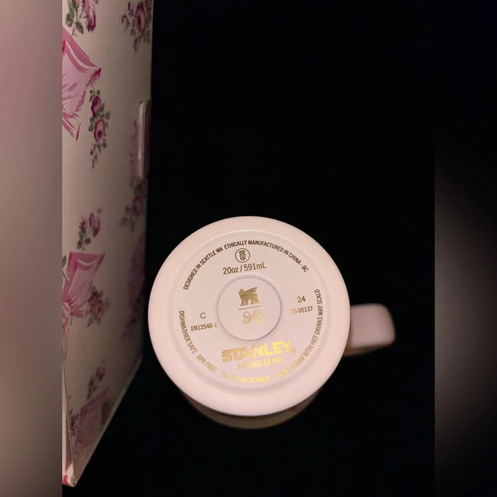 STANLEY X LOVESHACKFANCY HOLIDAY QUENCHER - 20oz in Rosa Beaux Pink -NEW in Box! - Picture 6 of 6